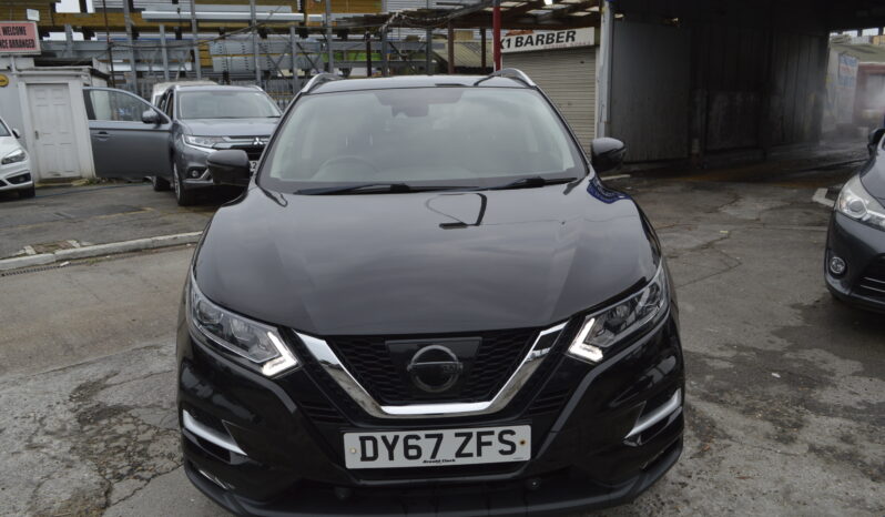 NISSAN QASHQAI 1.2 DiG-T N-Connecta 5dr PETROL 2017 ONE OWNER SAT NAV PANAROMIC ROOF ULEZ